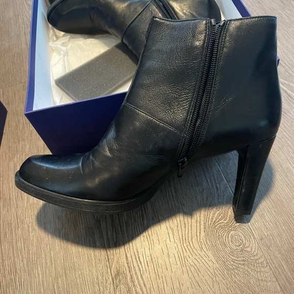 Black Stuart Weizmann heeled ankle boots - Picture 3 of 6